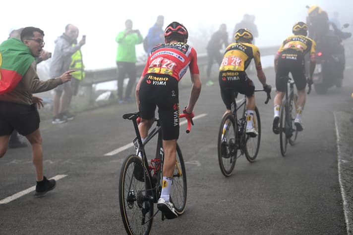Der Moment, in dem die Lücke aufgeht: Kuss kann Roglic und Vingegaard an der Zwei-Kilometer-Marke nicht mehr folgen.