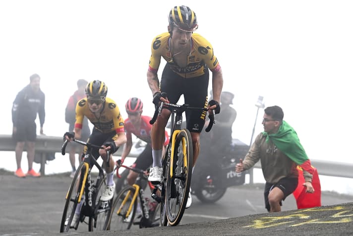 Primoz Roglic prepares to win the Angliru stage. Vingegaard and Kuss remain within reach