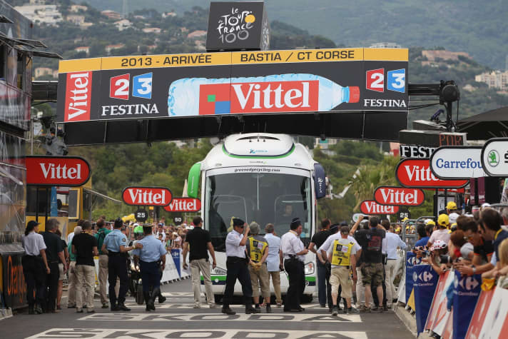 A picture that has never been seen before: The Orica-GreenEdge bus is stuck under the finish arch