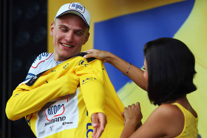 Marcel Kittel receives the yellow jersey for the first time.