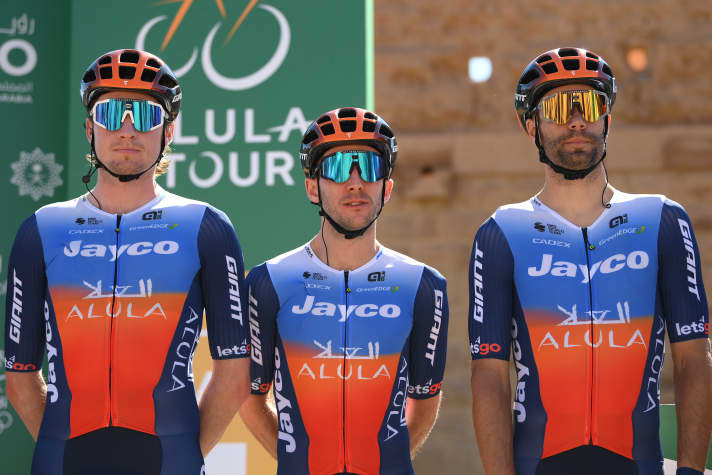 Das ist das Trikot von Jayco-AlUla für die Saison 2024