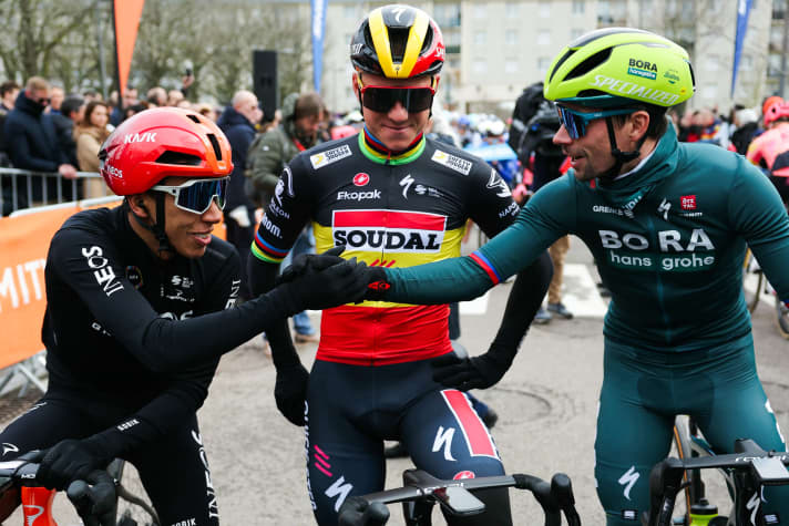 Egan Bernal (links), Remco Evenepoel (Mitte) und Primoz Roglic (rechts) bei Paris-Nizza 2024