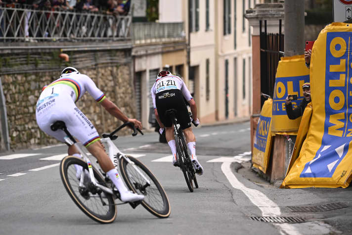 Chase: Tadej Pogacar and Mathieu van der Poel speed down the Poggio