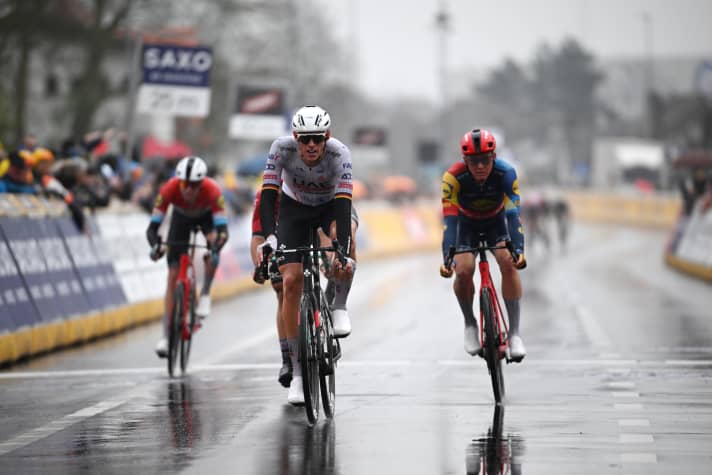 Nils Politt finishes seventh as best German