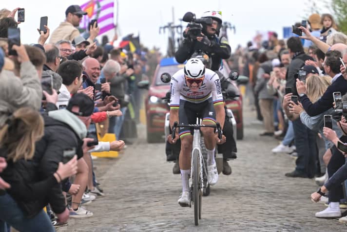 Solo ride: Mathieu van der Poel drives away from the competition