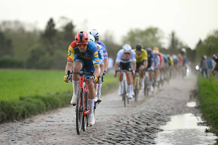 Die Teams Alpecin-Deceuninck und Lidl-Trek sorgten für ein hohes Tempo bei Paris-Roubaix 2024