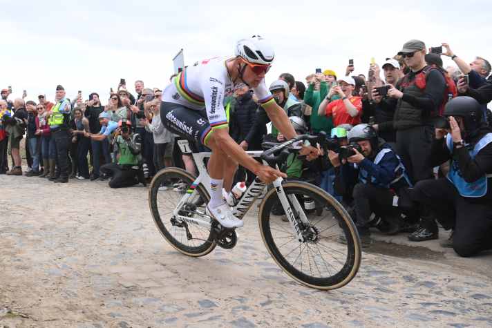 Auf dem Kopfsteinpflaster von Paris-Roubaix sind Ausnahmekönner wie Mathieu van der Poel gefragt