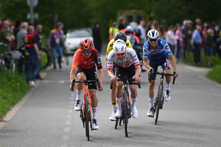 The decisive leading group formed 13 kilometres before the finish.