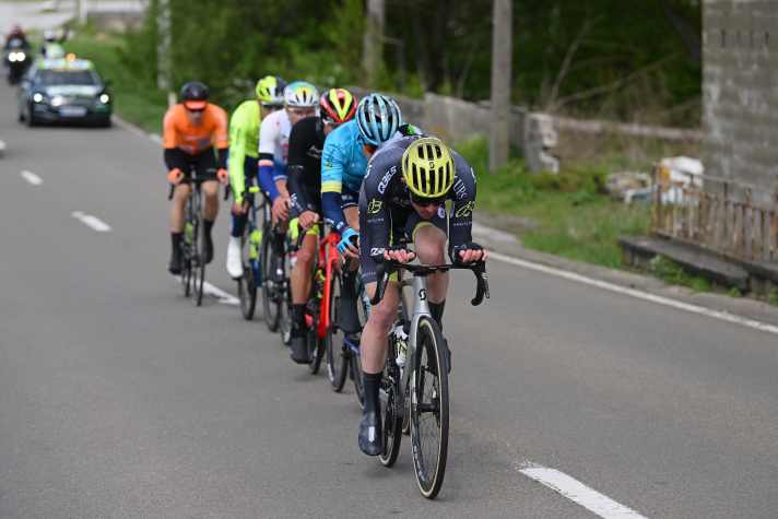 Six breakaways determine the first part of the race