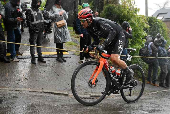 La pluie, le vent, la grêle et la neige ont mis les coureurs à rude épreuve