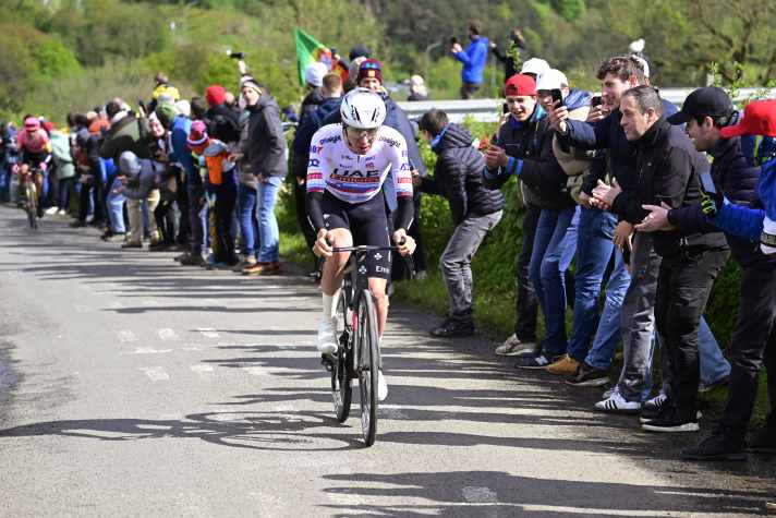 Auf und davon: Tadej Pogačar deklassiert 2024 bei Lüttich-Bastogne-Lüttich an der Redoute die Konkurrenz