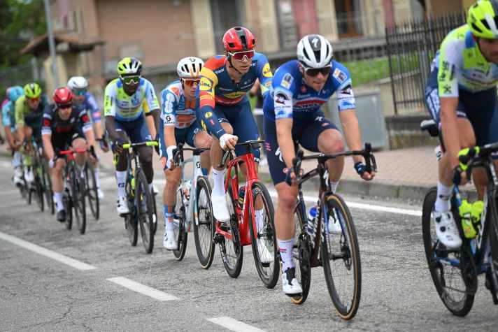 In the meantime, a breakaway group led by top sprinter Jonathan Milan broke away