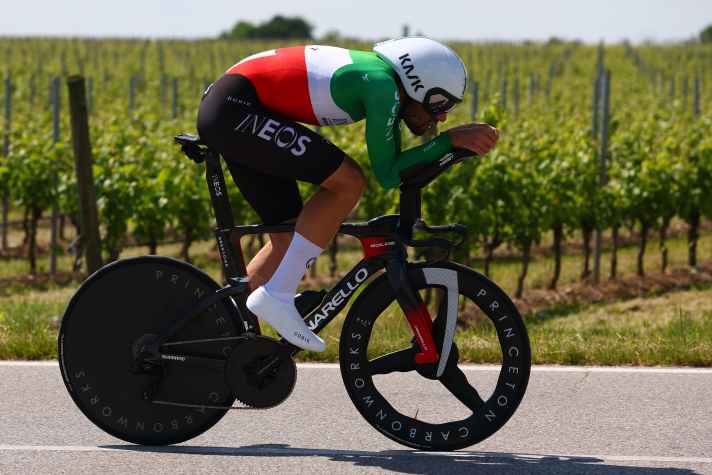 Filippo Ganna gewann das bislang letzte Einzelzeitfahren beim Giro d’Italia, auf der 14. Etappe der Italien-Rundfahrt 2024 am Gardasee