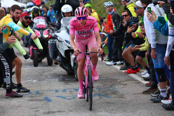 Beim Giro d’Italia 2024 fuhr Tadej Pogačar am Monte Grappa in seiner eigenen Liga