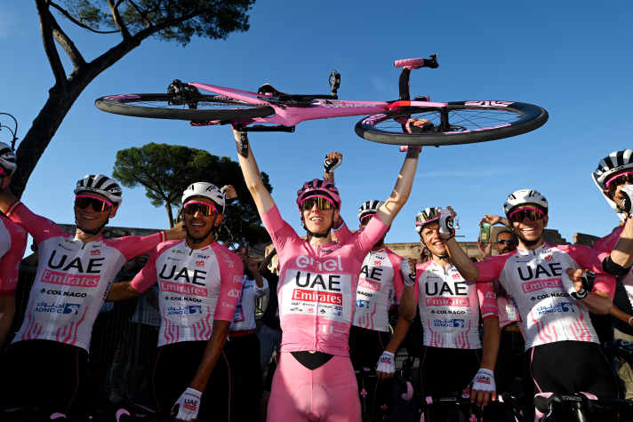 Tadej Pogačar a réussi à remporter le difficile doublé Giro-Tour pour la première fois en 2024, après Marco Pantani.