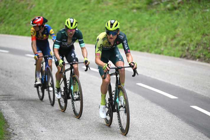 Alexandr Vlasov, en particulier, a ouvert la voie de la victoire à Roglic dans les derniers kilomètres.