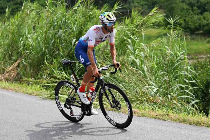 Mit Fabien Grellier findet sich doch noch ein Ausreißer, der sich vom Peloton löst, aber im Finale wieder eingeholt wird