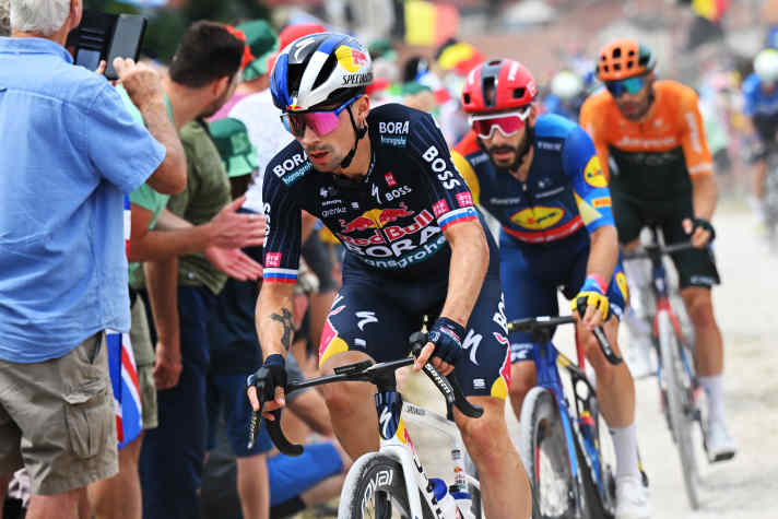 Primoz Roglic konnte auf der Schotter-Etappe nicht immer mit Tadej Pogacar und Jonas Vingegaard mithalten.