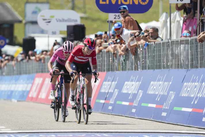 Kämpferisch: Lotte Kopecky (im roten Trikot) fuhr im Vorjahr als Zweite einen starken Giro