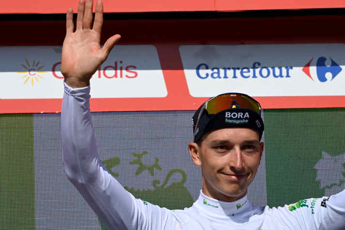 Florian Lipowitz remains in the white jersey of the best young professional