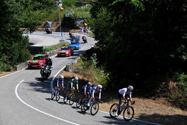 Fünf Ausreißer bestimmen die Etappe: Marc Soler, Juri Hollmann, William Junior Lecerf, Wout van Aert und Quentin Pacher