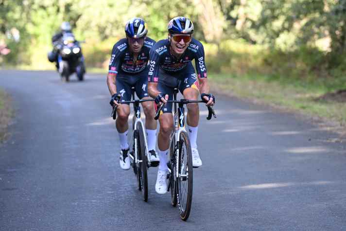 Aleksandr Vlasov escorte Primoz Roglic en tant que dernier assistant jusqu'à cinq kilomètres de l'arrivée