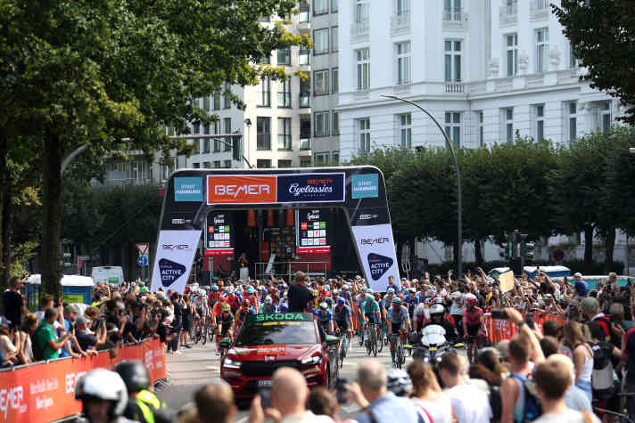 De nombreux spectateurs sont venus sur le parcours par un temps idéal à Hambourg.