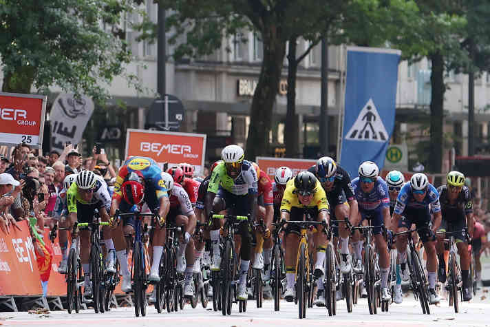 Im Tigersprung sicherte sich Olav Kooij den Sieg.