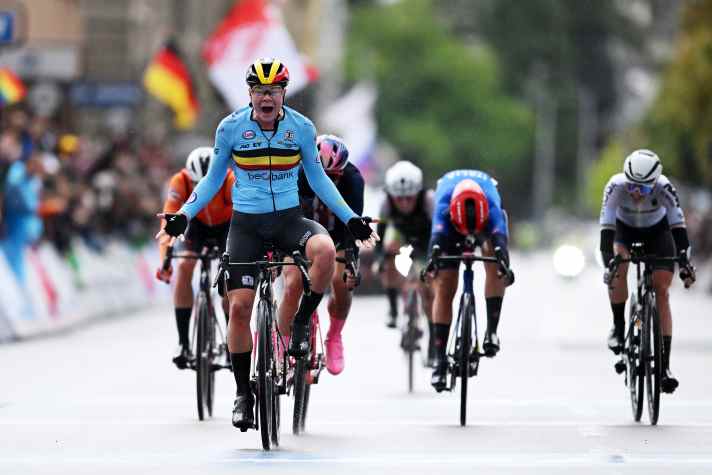 World champion in Zurich last year, but not this year: Lotte Kopecky cancelled her World Championship start at the beginning of September