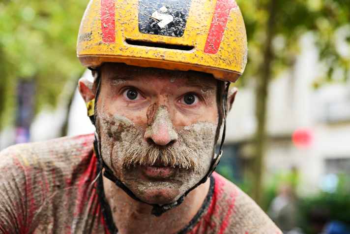 Der Däne Magnus Cort Nielsen im Ziel von Paris-Tours 2024