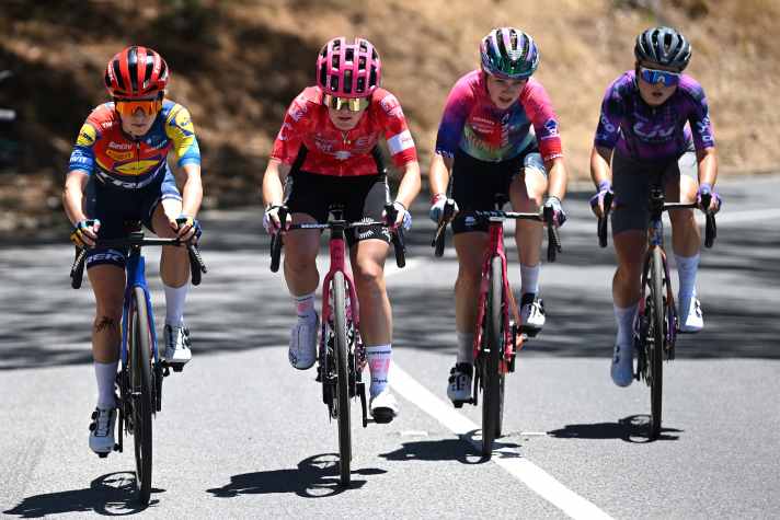 La gagnante de la deuxième étape, et plus tard la gagnante du classement général, Noemi Rüegg, avec trois coureuses dans l'échappée.