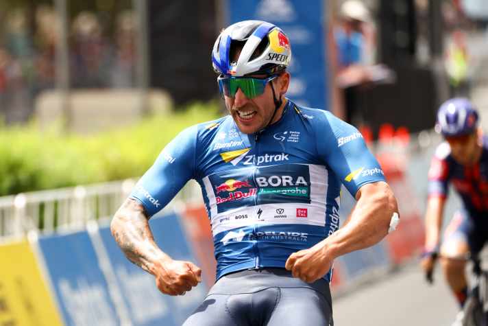 Le sprinter de Red Bull Sam Welsford a remporté sa troisième victoire du jour à Adélaïde