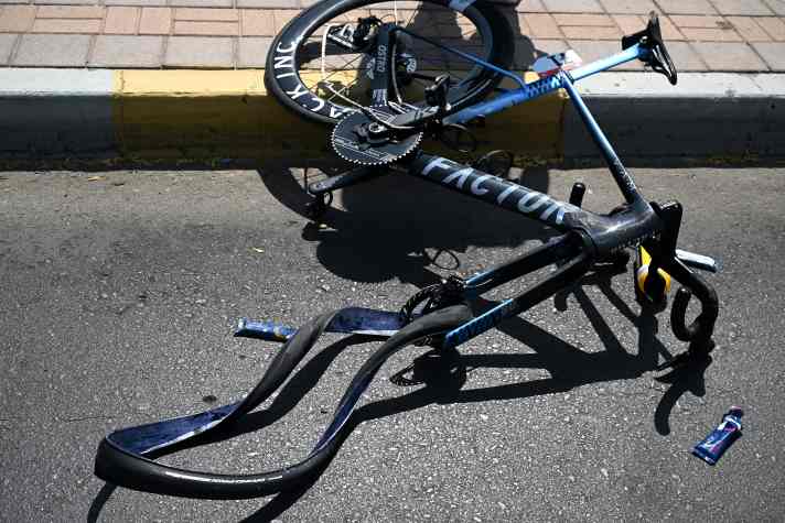 La machine de course Factor de Chris Froome après la chute