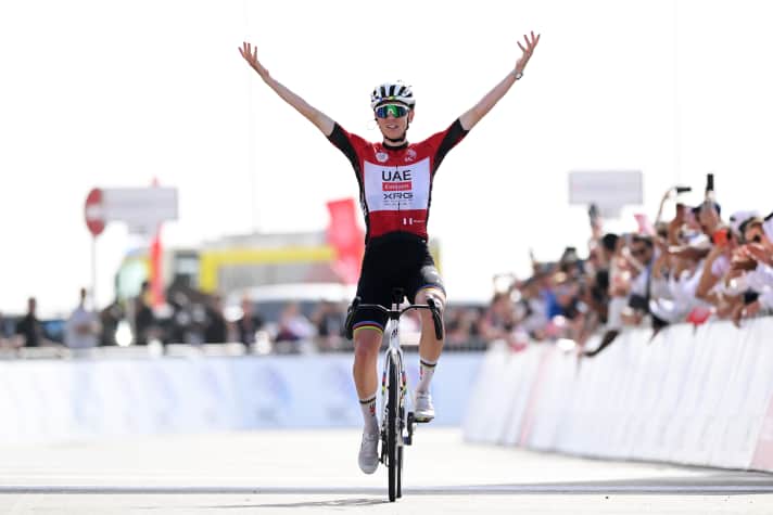 Weit voraus: Tadej Pogačar bei seinem Sieg auf dem Jebel Hafeet bei der UAE Tour