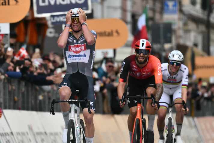Die Monumente Mailand-San Remo und Paris-Roubaix fehlen dem Überflieger Pogačar noch - in diesem Jahr gewann der Niederländer Mathieu van der Poel beide Rennen