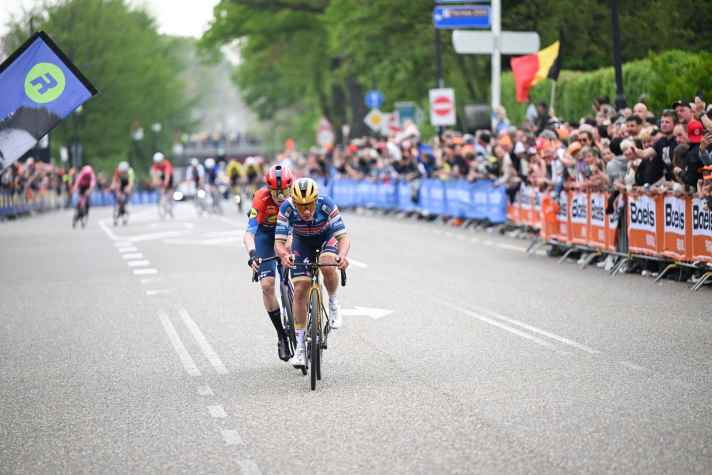 Sie nahmen der Verfolgung zu Tadej Pogacar auf: Remco Evenepoel (vorne) und Mattias Skjelmose (hinten)