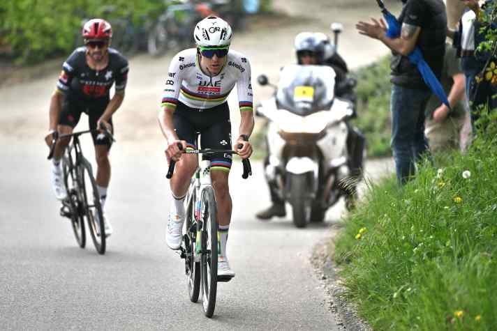 Lange Zeit fuhr  Tadej Pogacar als Solist im Finale des Amstel Gold Race 2025 vorweg