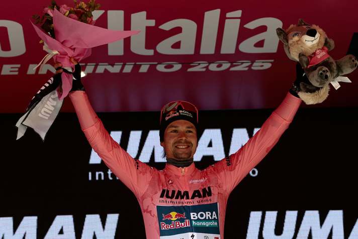 Primoz Roglic (Red Bull - BORA – hansgrohe) übernahm das Rosa Trikot.