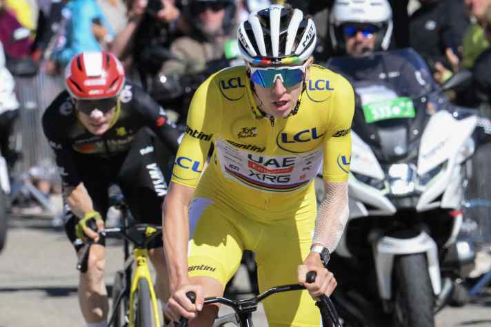 Sa domination absolue pourrait aussi être une raison de chercher de nouveaux défis pour Pogačar. Sur le Tour de France, il n'a une fois de plus laissé planer aucun doute sur le fait qu'il est le plus fort sur les grands tours.