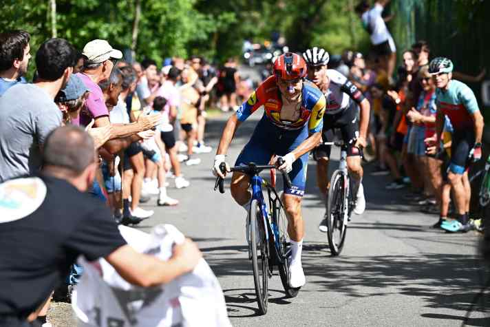 Giulio Ciccone wins the Clásica San Sebastian 2025.
