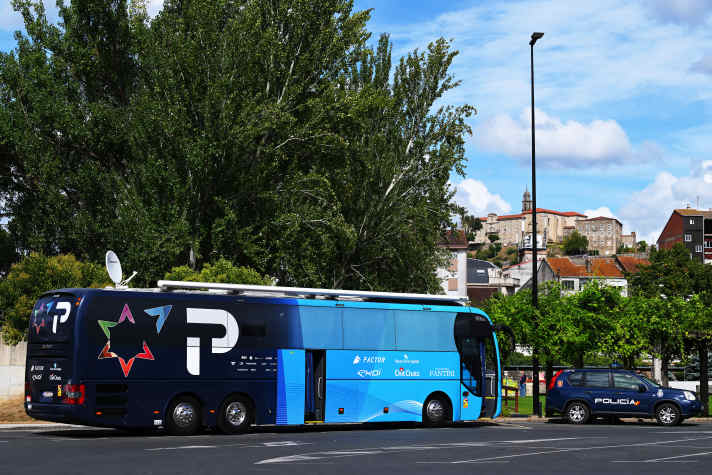 Ständige Polizeibegleitung - Das Team stand seit Monaten unter ständigem Polizeischutz, damit die Fahrer des Teams Israel - Premier Tech ihrem Beruf nachgehen konnten