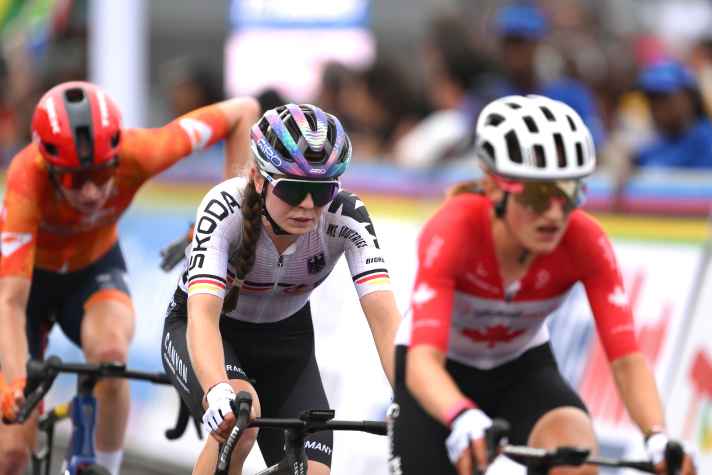 Antonia Niedermaier faisait partie de l'échappée autour de la championne du monde Magdeleine Vallieres (devant) et a finalement terminé sixième.