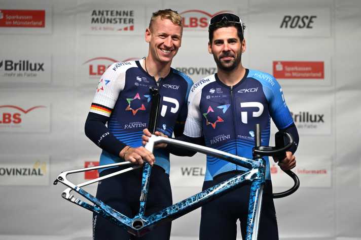 Abschied: Michael Schwarzmann (rechts), wichtiger Helfer von Pascal Ackermann, beim Münsterland-Giro