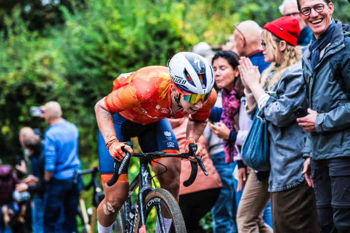 Kämpferisch: Lorena Wiebes ließ sich an den steilen Anstiegen nicht entscheidendend abhängen