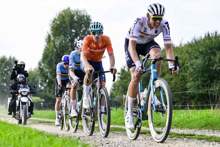 An der Spitze: Nils Politt (rechts) war Teil einer Spitzengruppe mit den Medaillengewinnern Biesterbos und Vermeersch (dahinter)