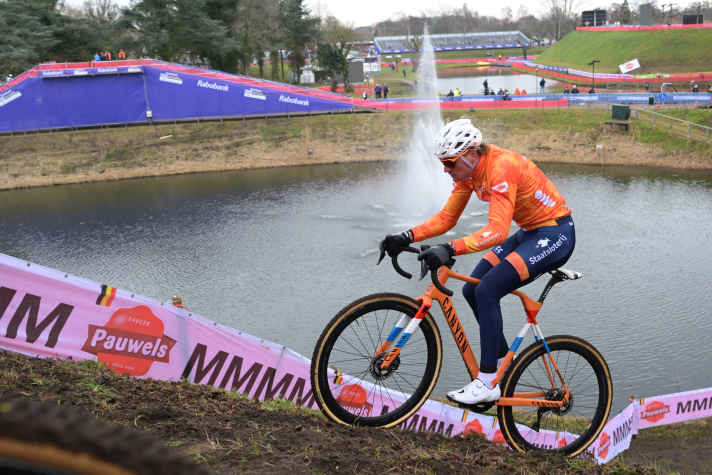 Streckentest: Mathieu van der Poel übt am 30. Januar  auf dem Parcours in Hulst