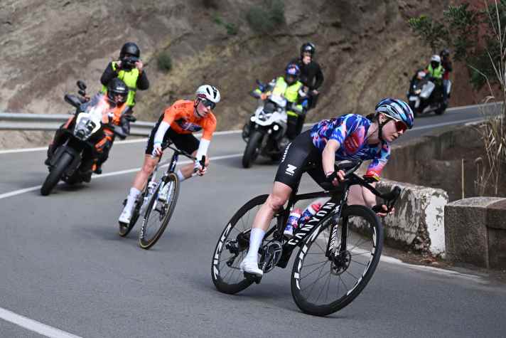 Technically strong: Antonia Niedermaier (right) is also a strong downhill skier as a lateral entrant, as she demonstrates here to her pursuer Demi Vollering