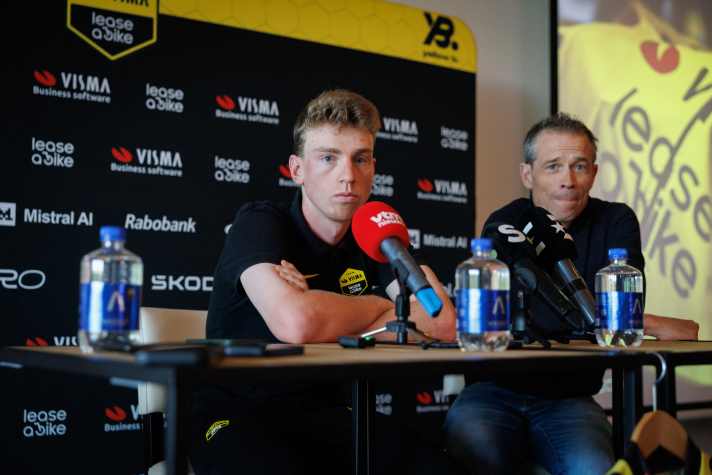 Le directeur sportif Grischa Niermann (en arrière-plan) tient beaucoup à Brennan