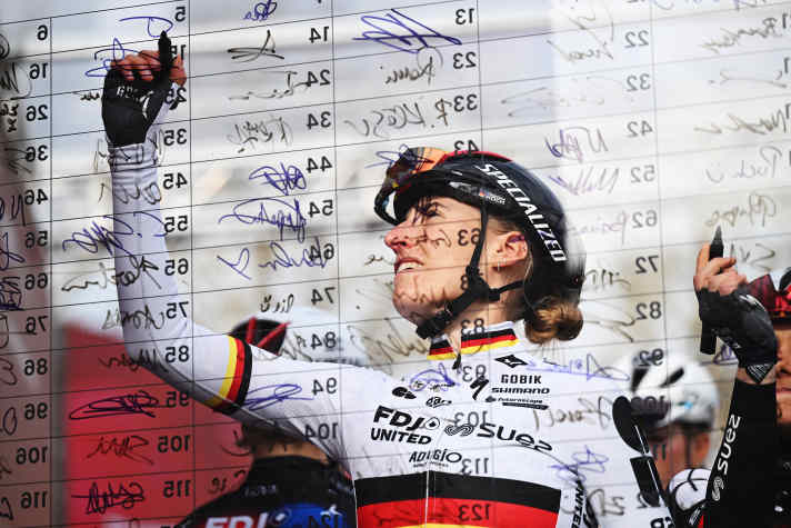 Hat sich einen Namen gemacht: Franziska Koch bei der Einschreibung zu Strade Bianche
