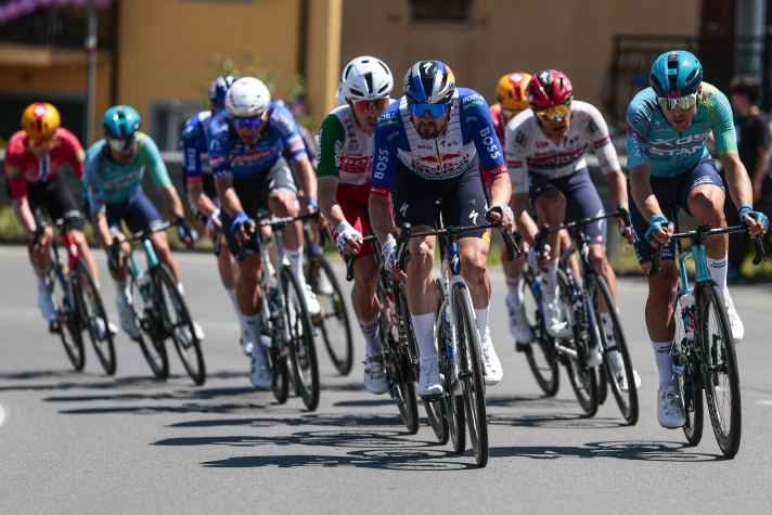 Die ursprünglich zwölfköpfige Spitzengruppe mit Nico Denz (Red Bull - BORA - hansgrohe) an der Spitze.